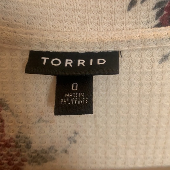 Torrid - floral long sleeve Tee - Picture 6 of 8